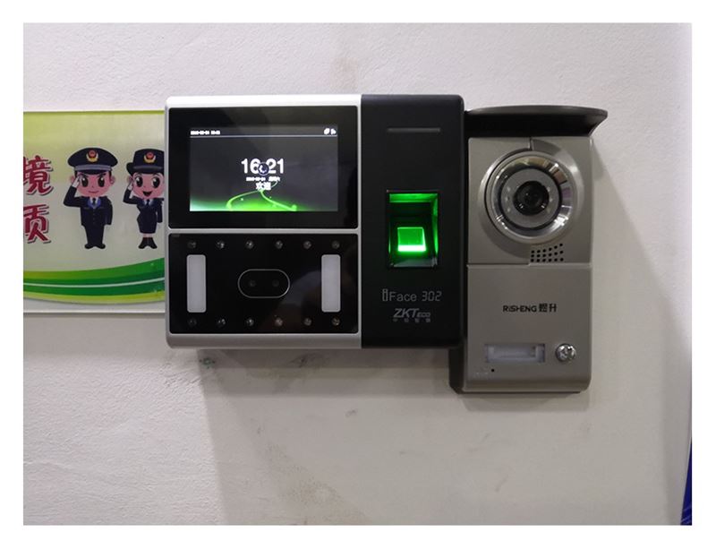 门禁机